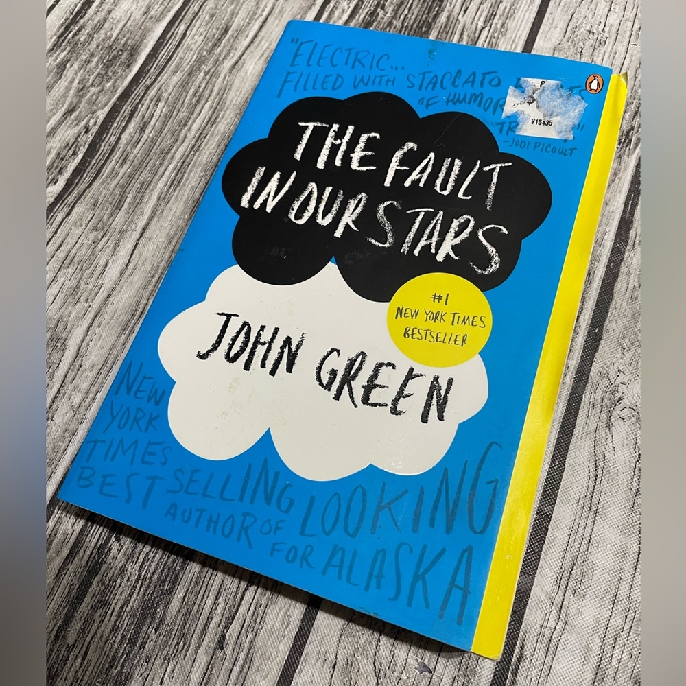 The Fault in Our Stars Novel by John Green Paperback book Great Condition